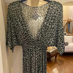 Yahada V neck animal print tunic-size L